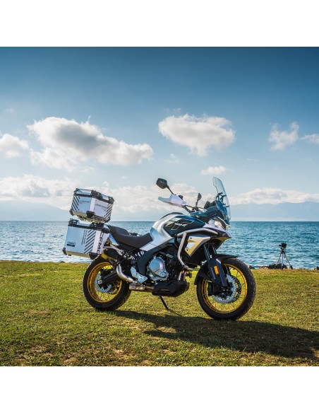 CFMOTO 700 ADV